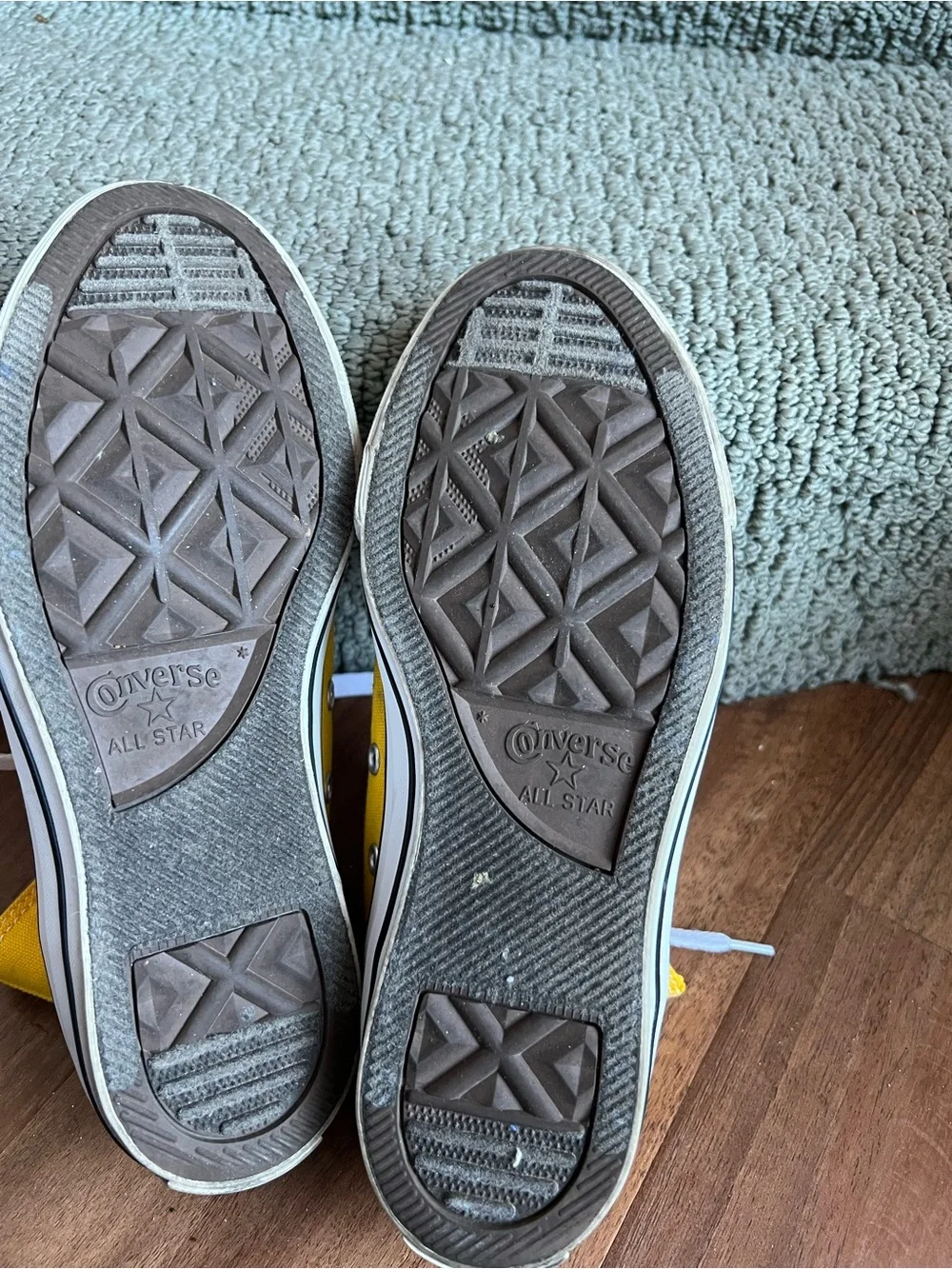 *Sold* Converse All Stars Chuck Taylor Yellow High Top Sneakers Womens 6 Men’s 4 - Picture 7 of 7